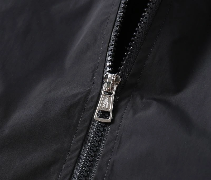 Trendsetting Moncler Outwear 141820