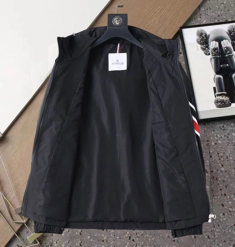 Trendsetting Moncler Outwear 141820