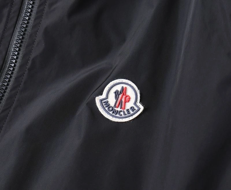 Trendsetting Moncler Outwear 141820