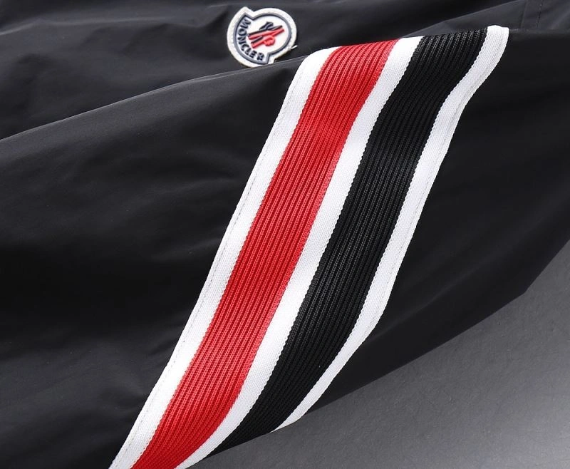 Trendsetting Moncler Outwear 141820