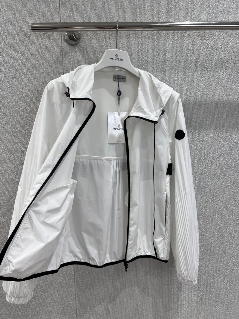 Timeless Moncler Outwear 139683
