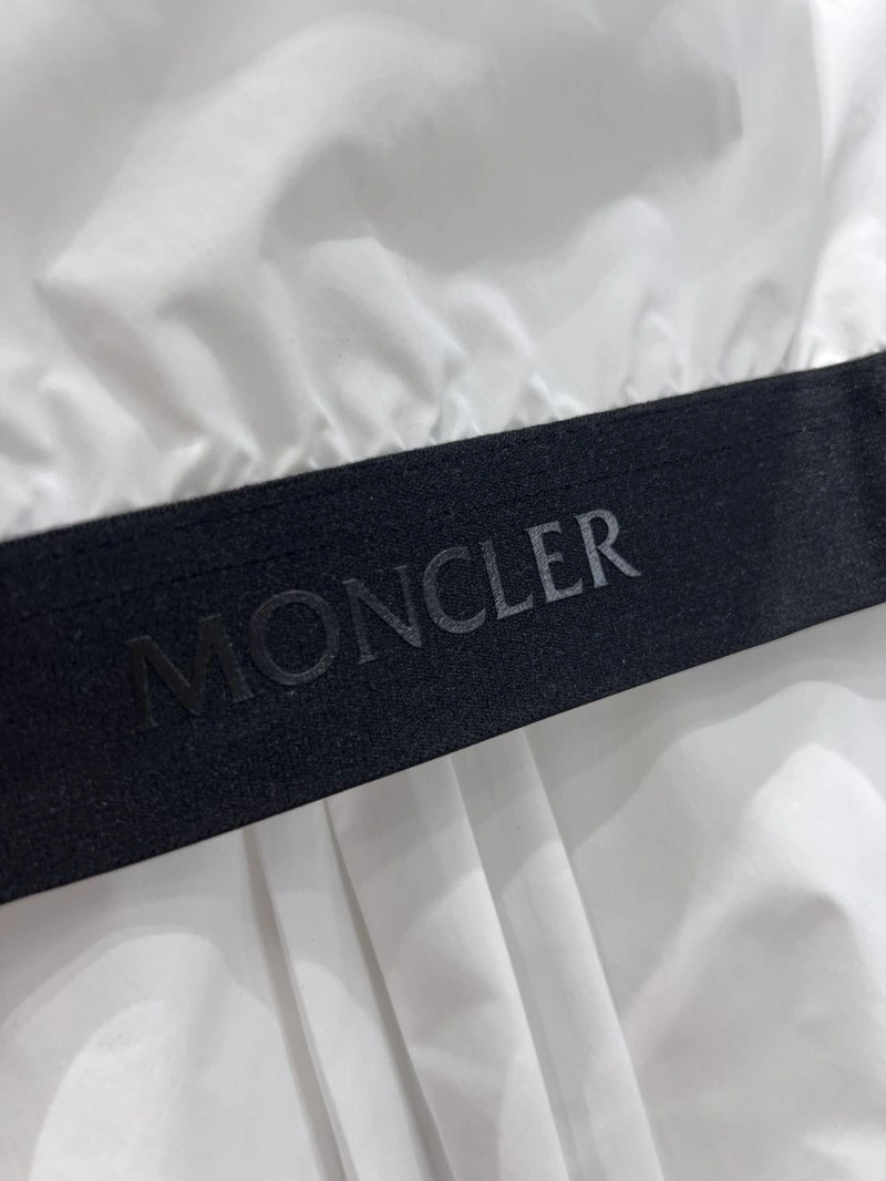 Timeless Moncler Outwear 139683