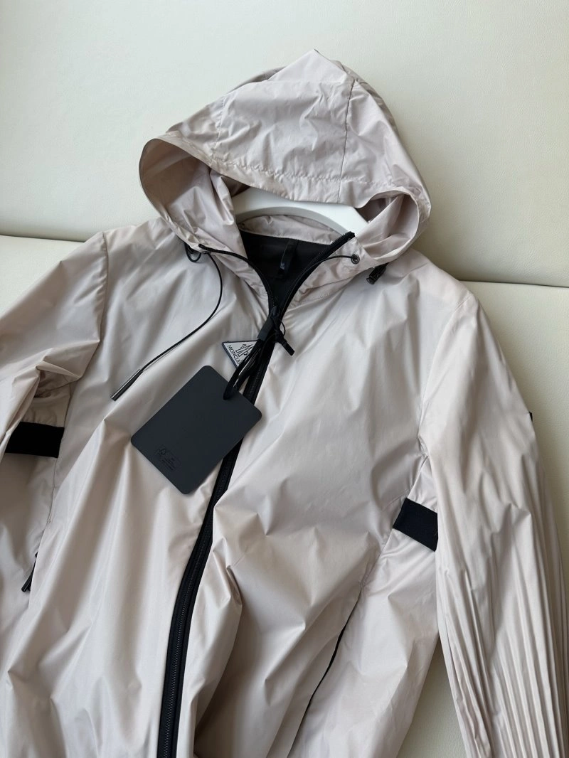 Moncler Outwear EyeCatching 139675