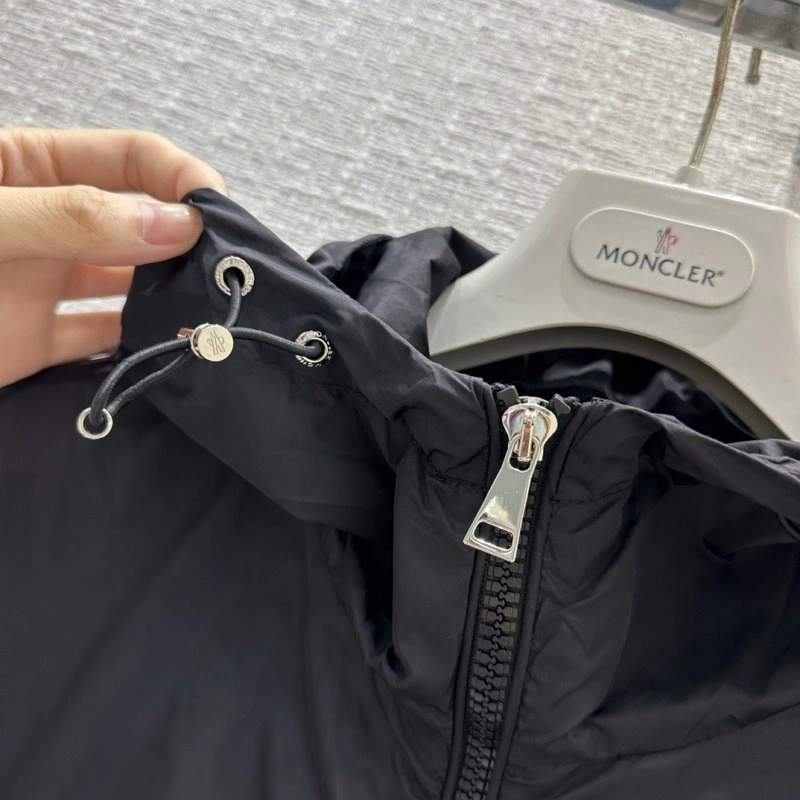 Moncler Outwear UrbanStyle 139678