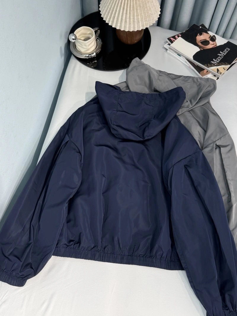 Moncler Outwear Comfortable 139680