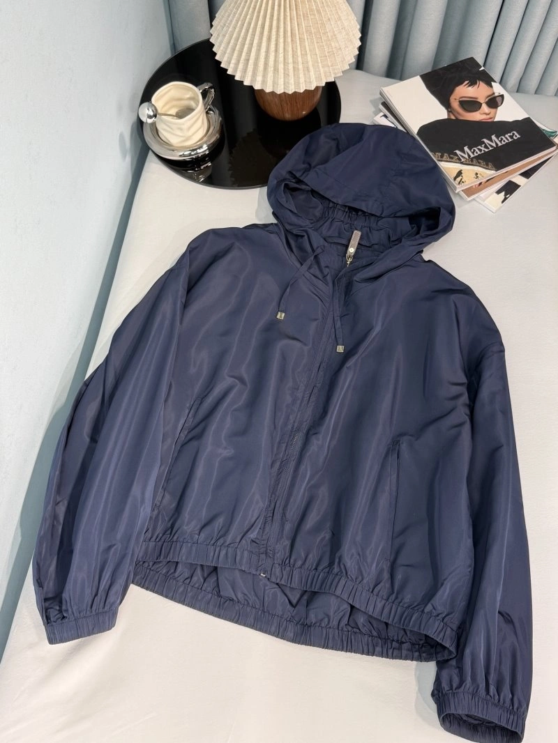 Moncler Outwear Comfortable 139680