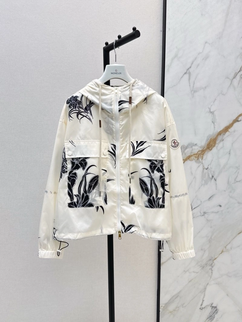 Minimalist Moncler Outwear 139620