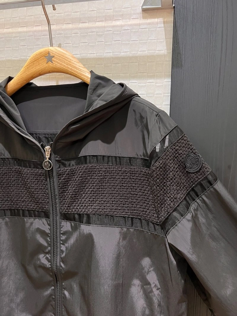 Moncler Outwear Seasonal 139645