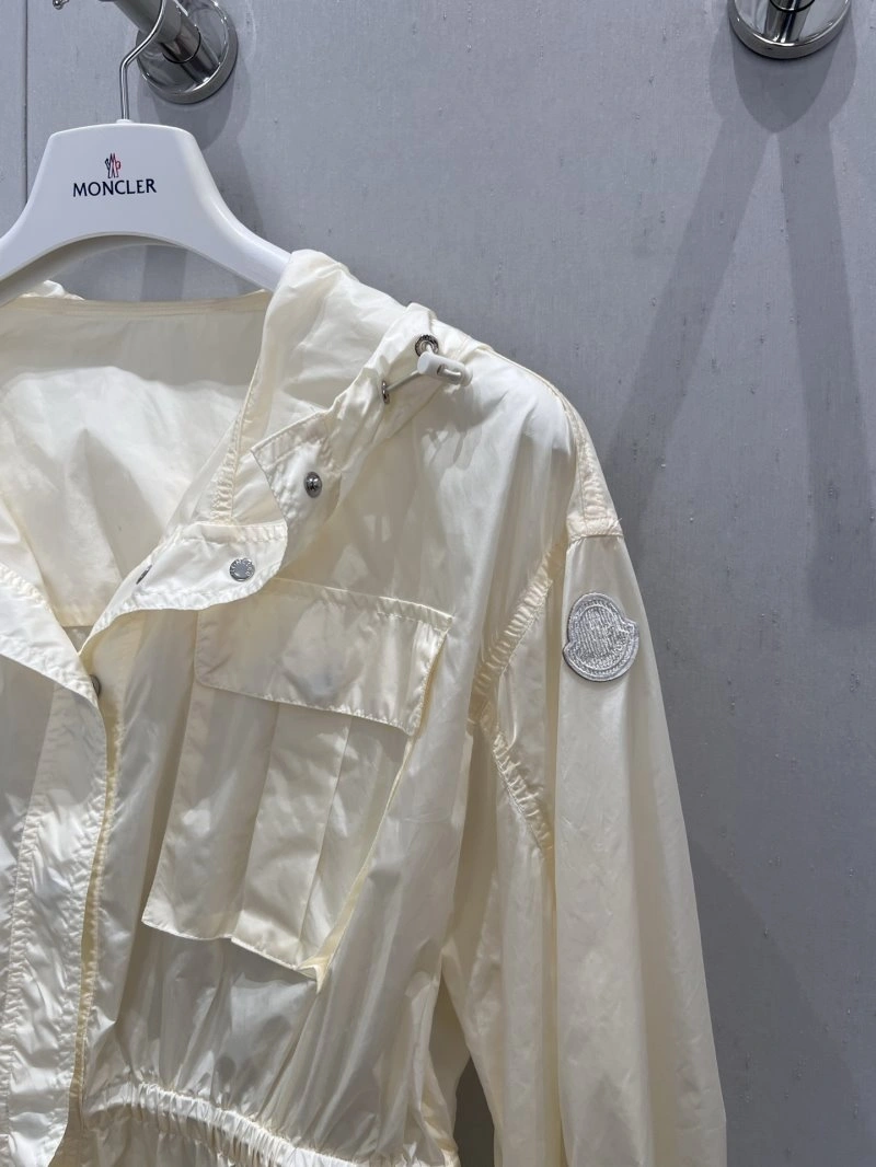 Moncler Outwear Breathable 139619