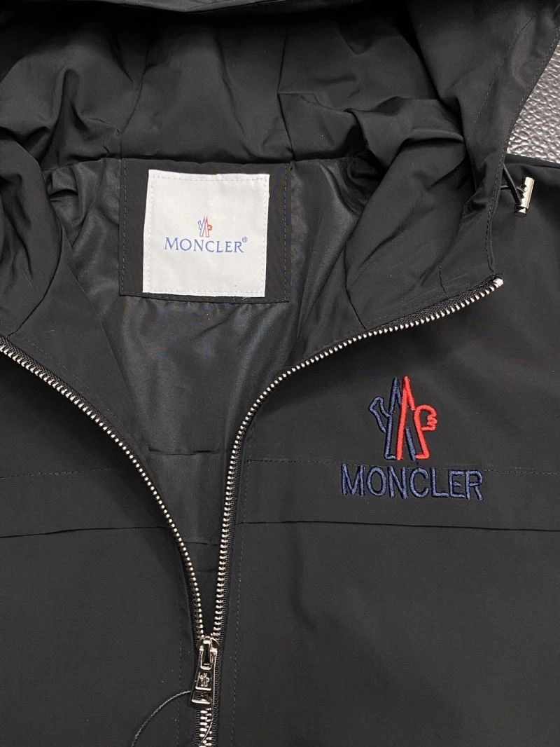 Moncler Outwear Flexible 141578