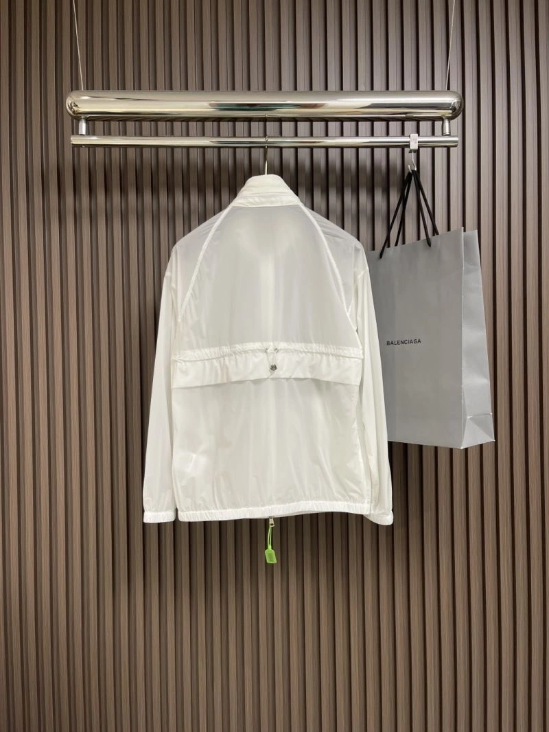Practical Moncler Outwear 141583