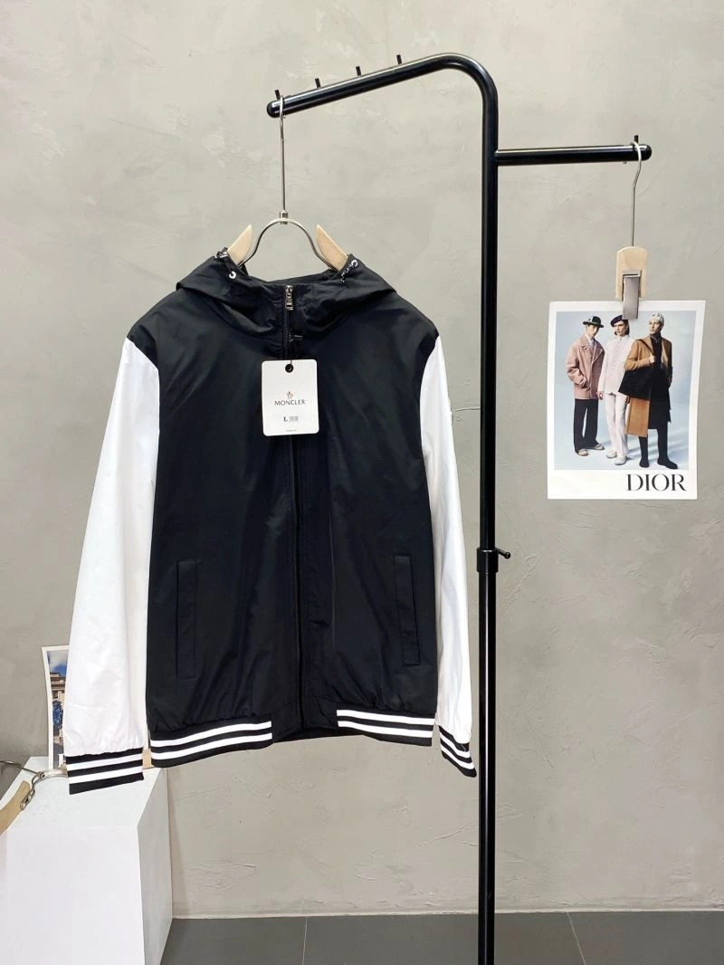 Moncler Outwear OnTrend 141575
