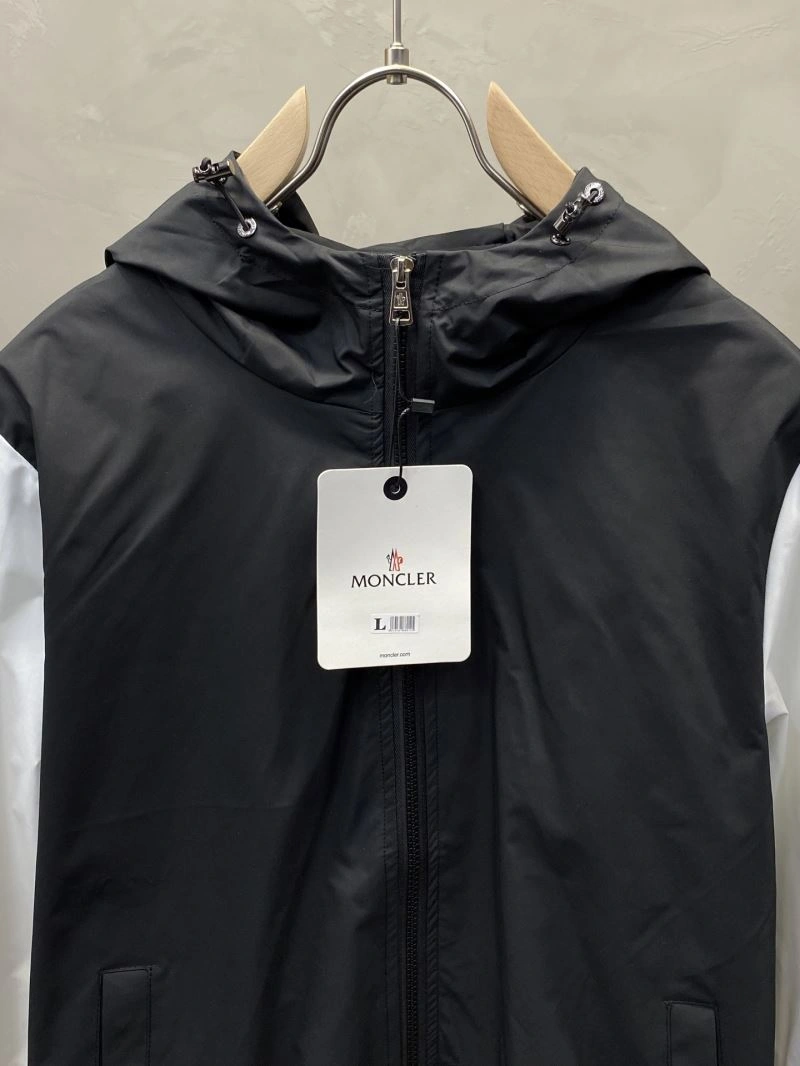 Moncler Outwear OnTrend 141575