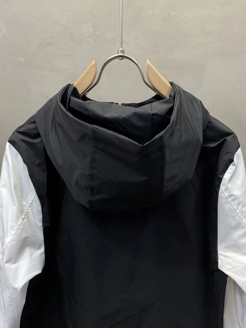 Moncler Outwear OnTrend 141575