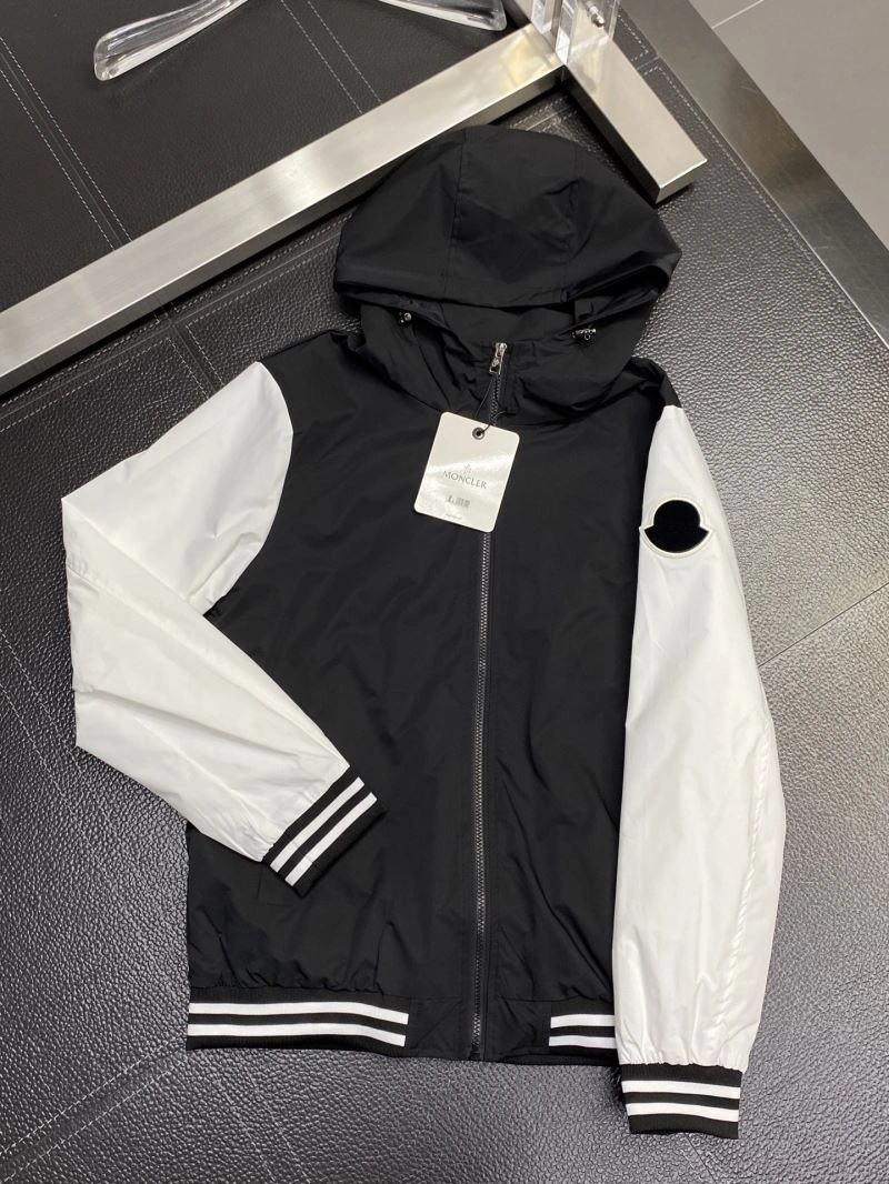Moncler Outwear OnTrend 141575