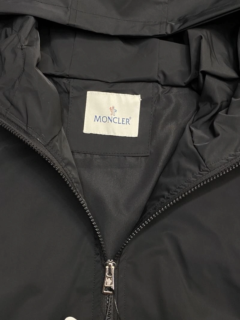 Moncler Outwear OnTrend 141575