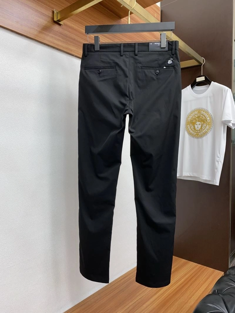 Moncler Outwear WellDesigned 141567