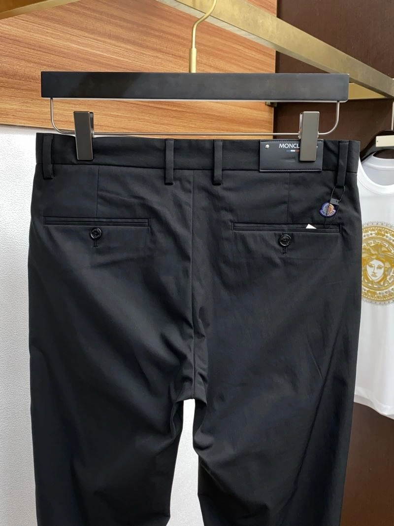 Moncler Outwear WellDesigned 141567