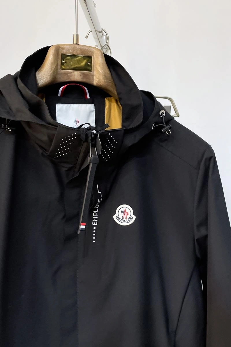 Versatile Moncler Outwear 141568