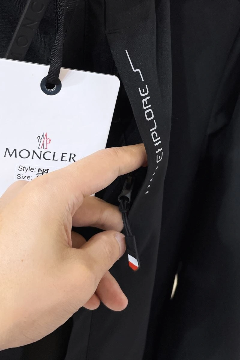 Versatile Moncler Outwear 141568