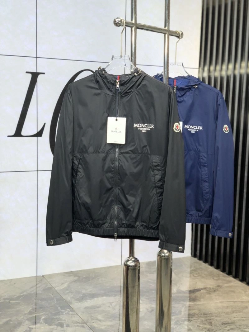 Vibrant Moncler Outwear 141576