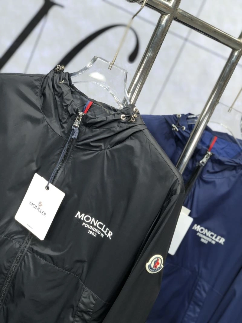 Vibrant Moncler Outwear 141576