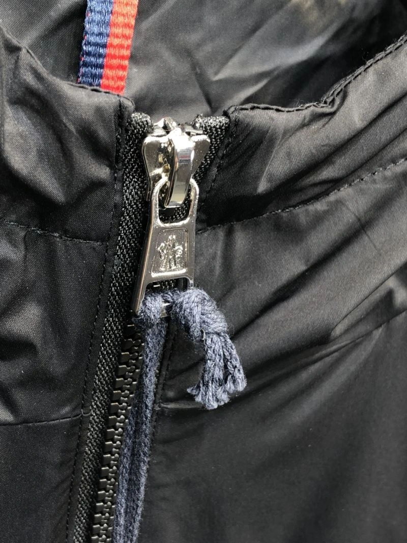 Vibrant Moncler Outwear 141576