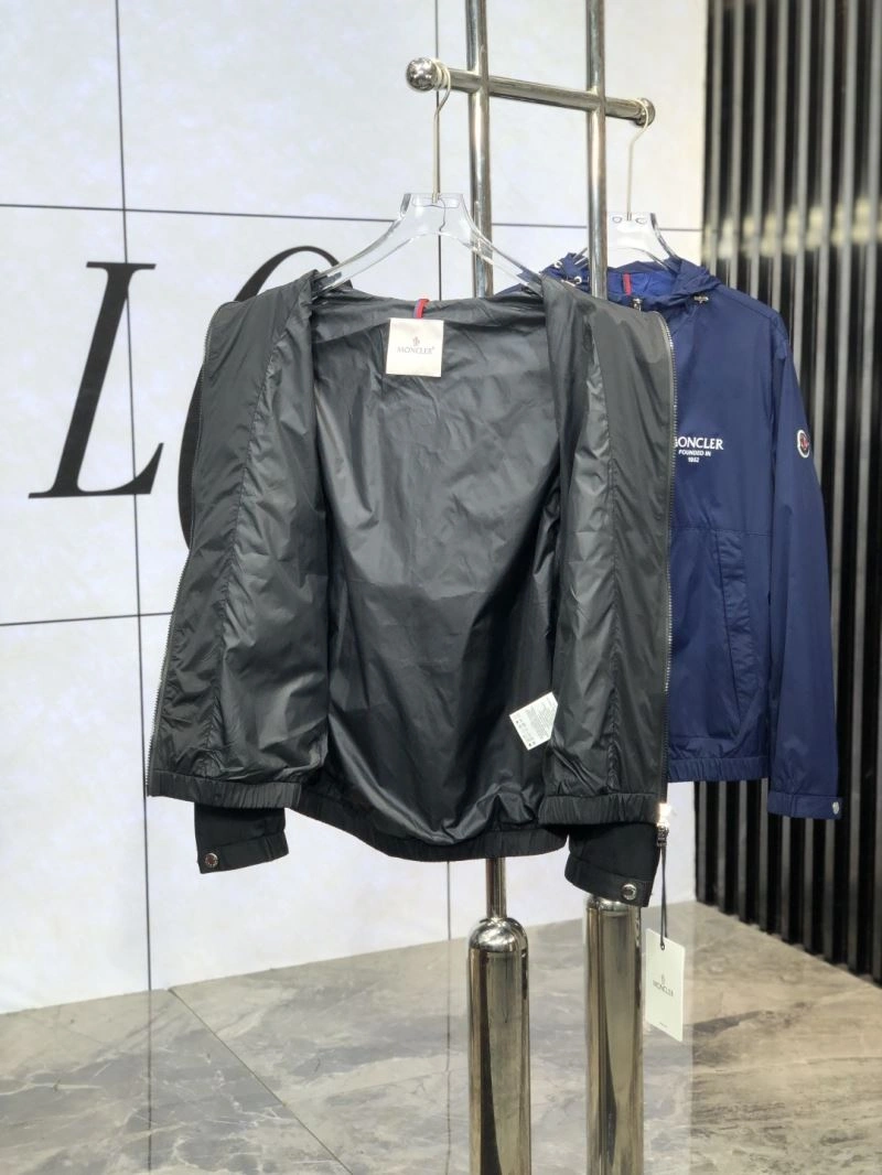 Vibrant Moncler Outwear 141576
