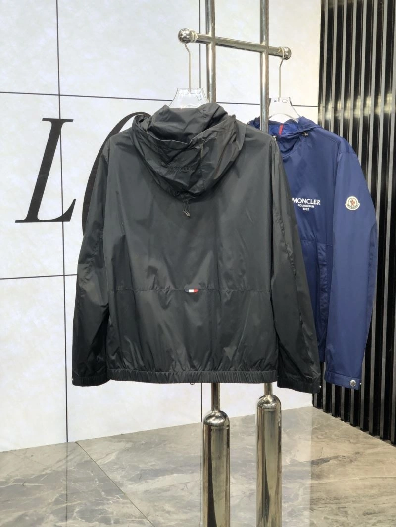Vibrant Moncler Outwear 141576