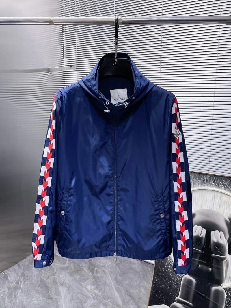 Vibrant Moncler Outwear 141586