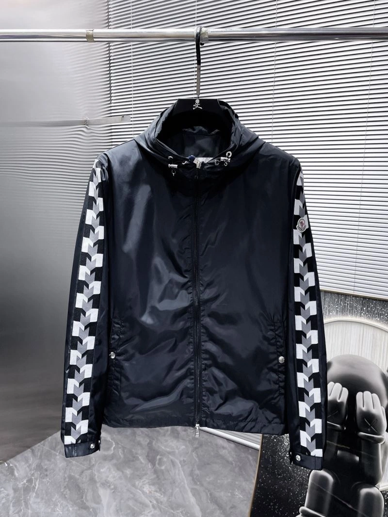 Vibrant Moncler Outwear 141586