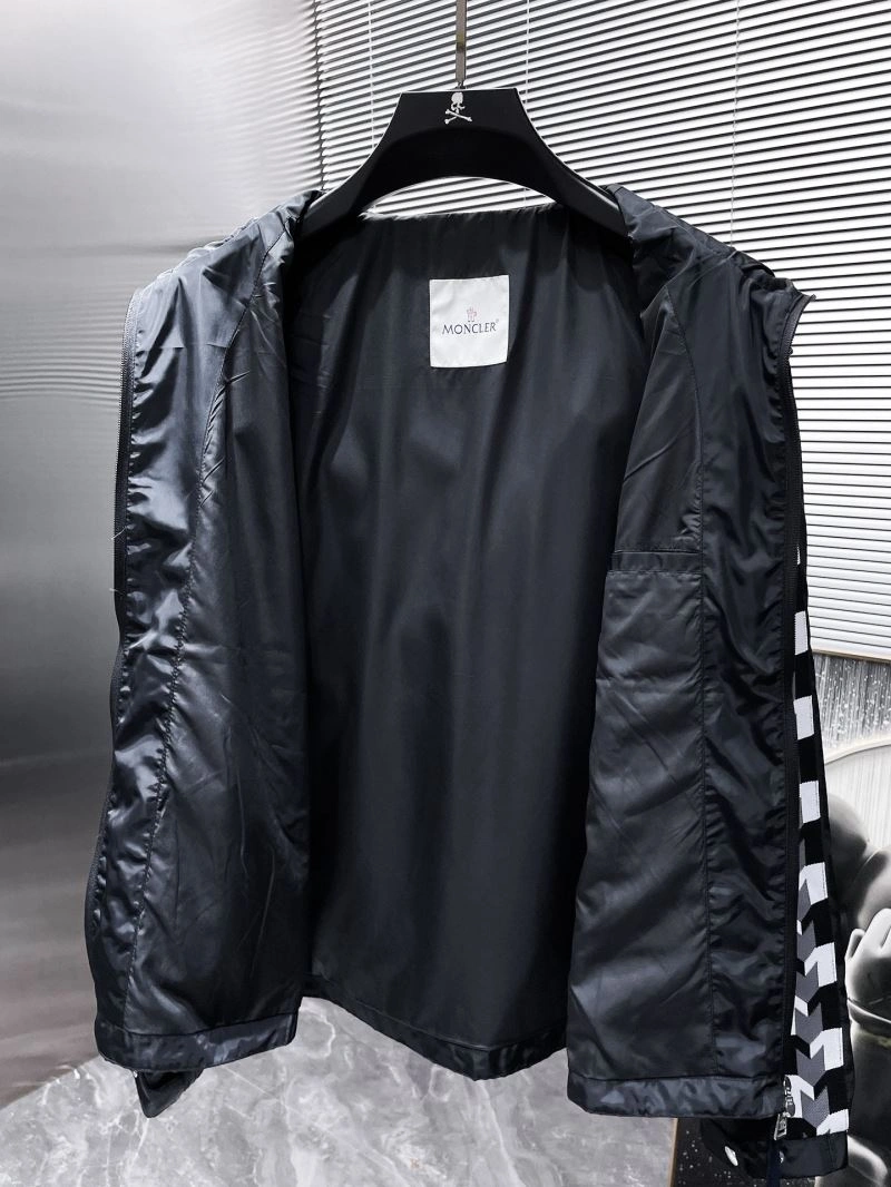 Vibrant Moncler Outwear 141586
