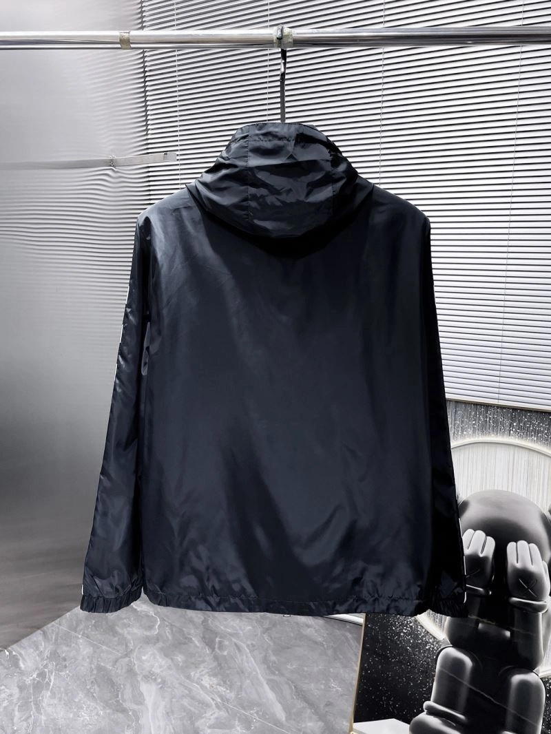 Vibrant Moncler Outwear 141586