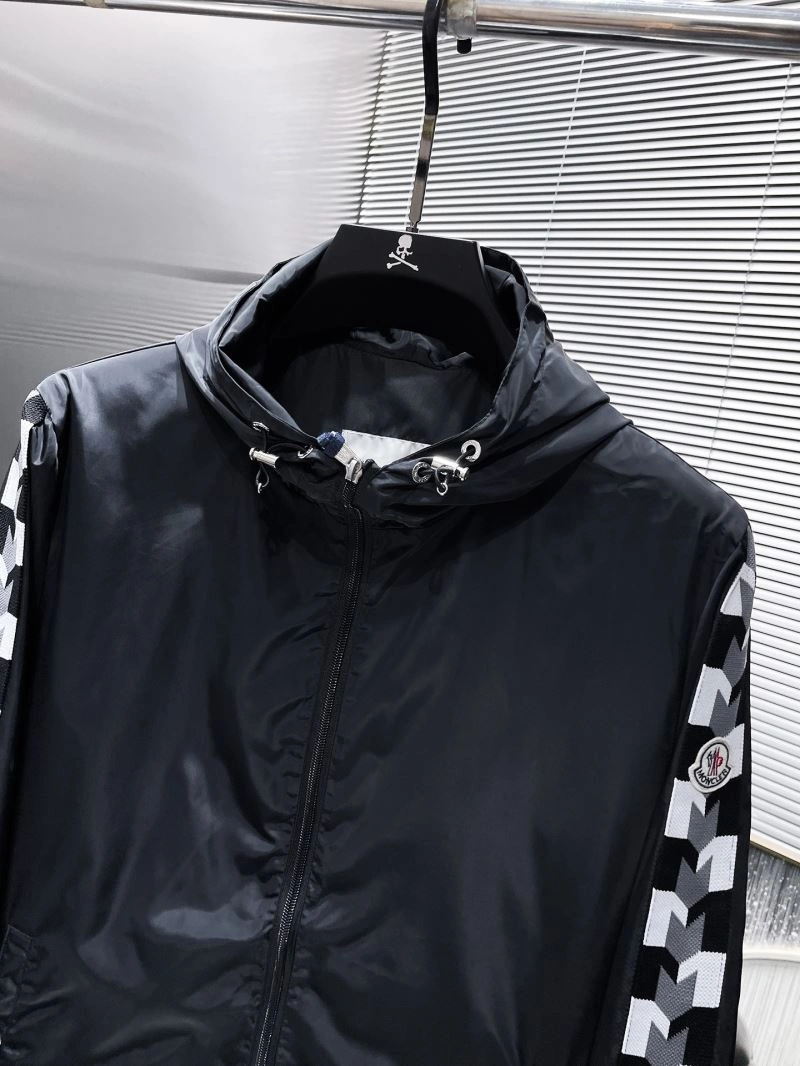 Vibrant Moncler Outwear 141586