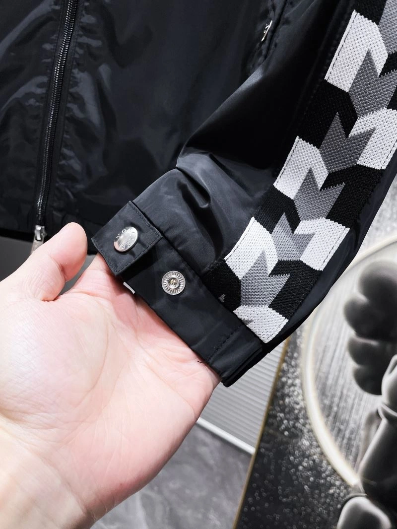 Vibrant Moncler Outwear 141586