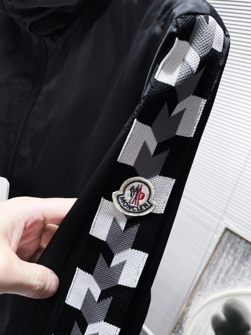 Vibrant Moncler Outwear 141586