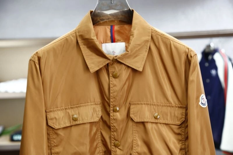 Vibrant Moncler Outwear 141558