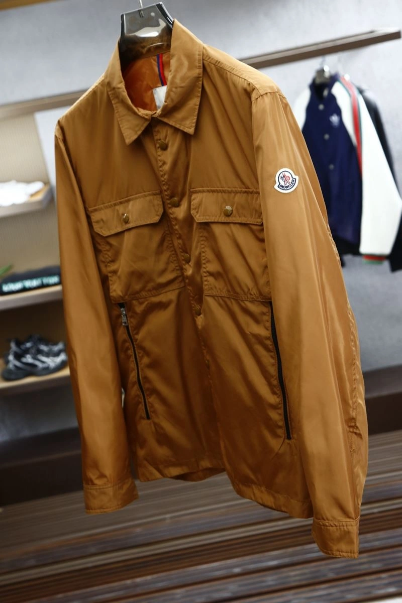 Vibrant Moncler Outwear 141558
