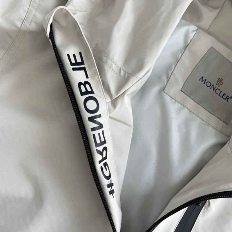 Reliable Moncler Outwear 141555