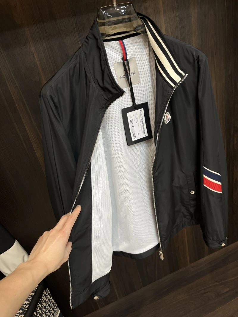 Moncler Outwear Youthful 141546