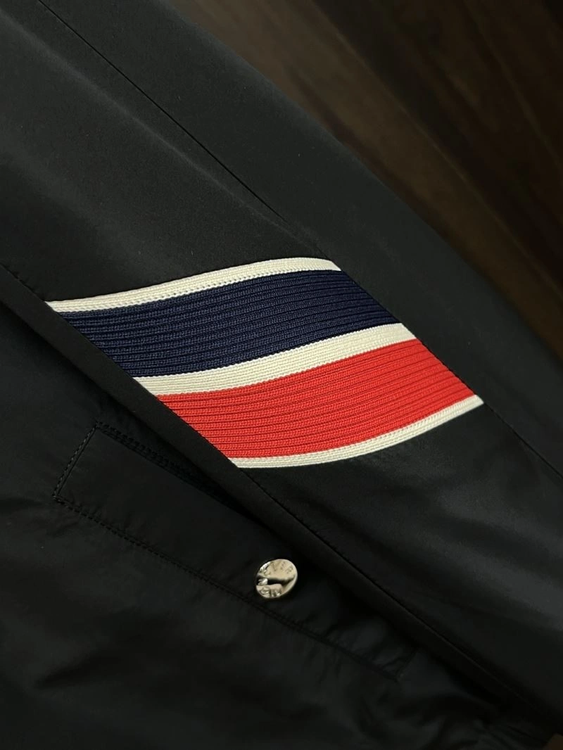 Moncler Outwear Youthful 141546