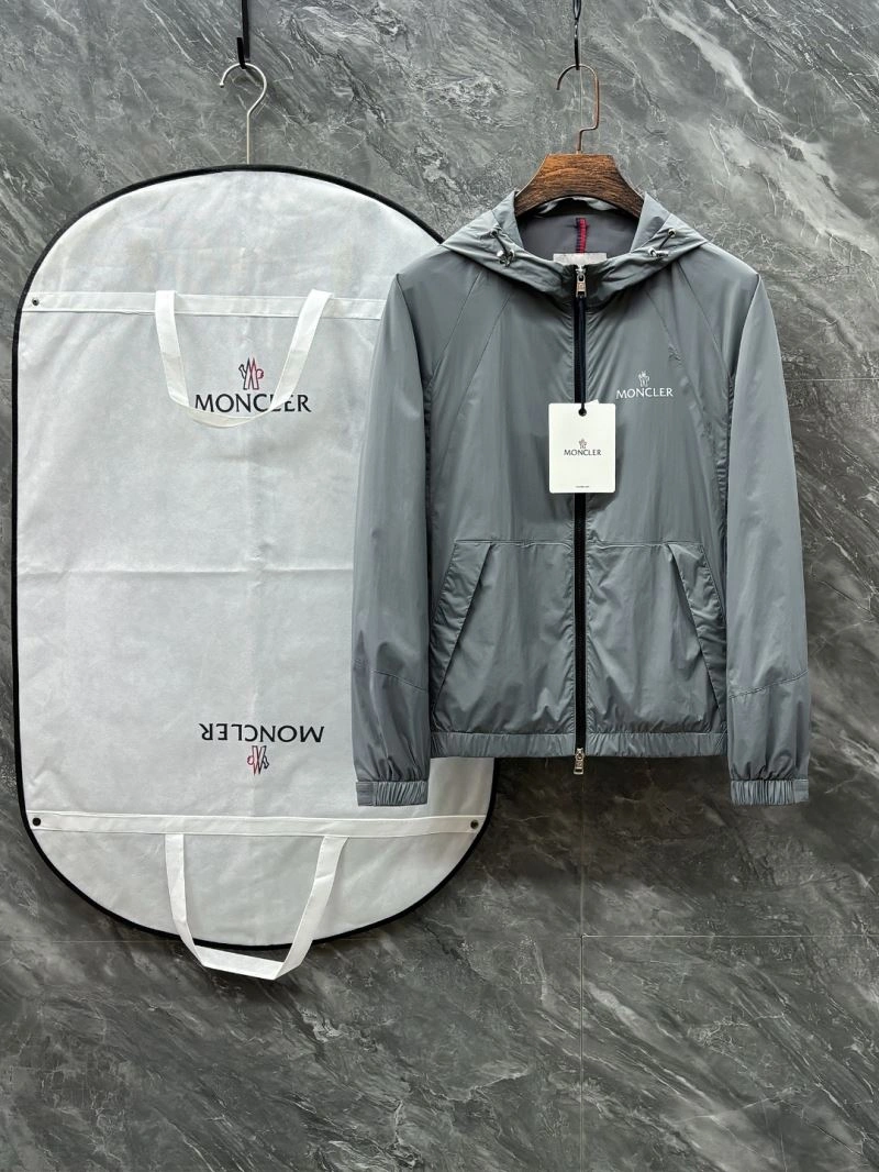 Trendy Moncler Outwear 141543