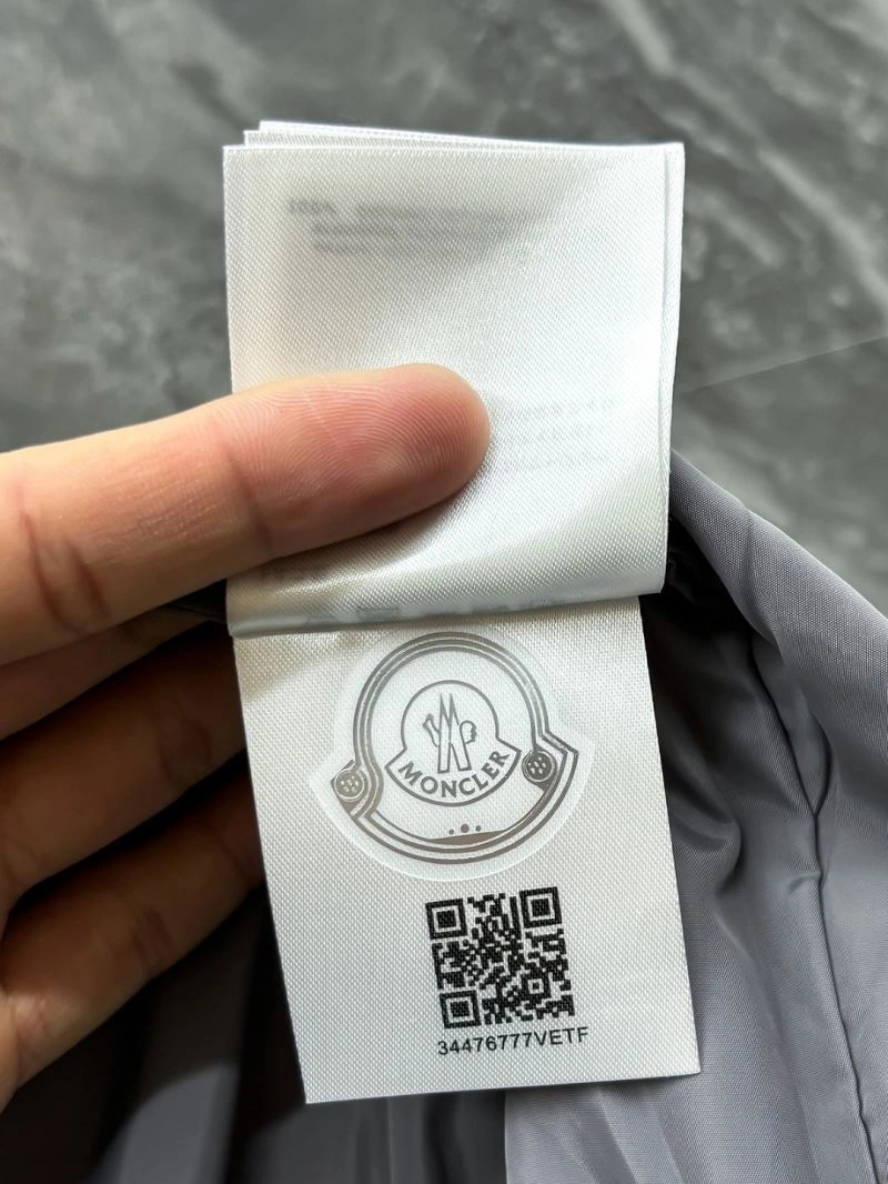 Trendy Moncler Outwear 141543