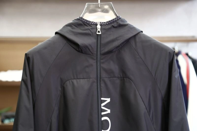 Moncler Outwear Elegant 141545