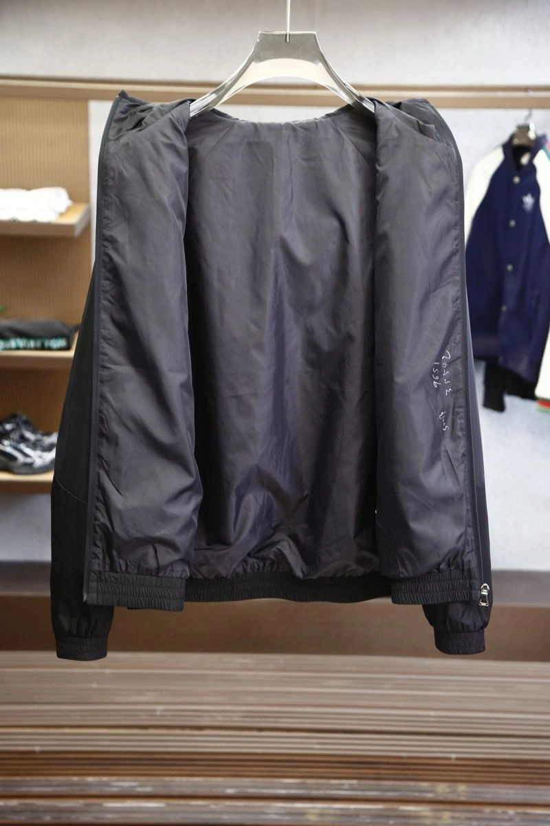 Moncler Outwear Elegant 141545