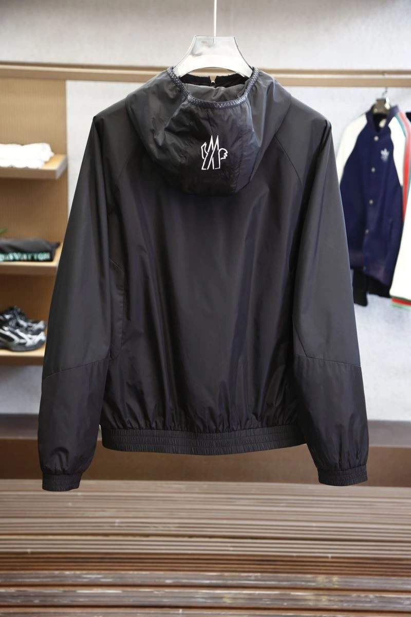 Moncler Outwear Elegant 141545