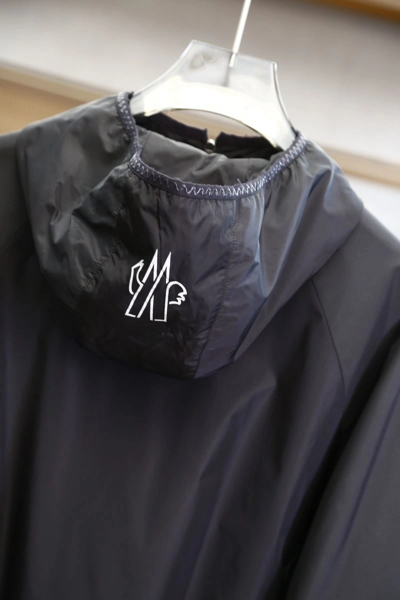 Moncler Outwear Elegant 141545