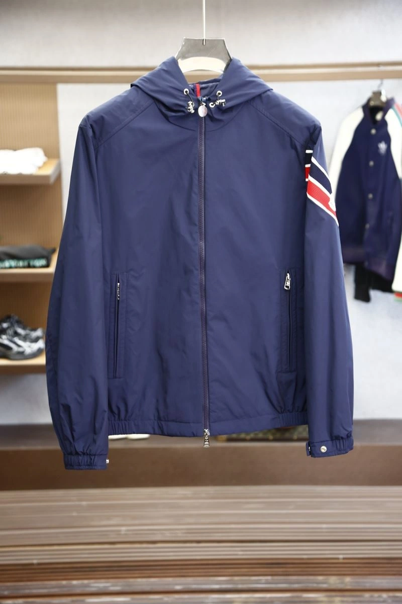 TechFriendly Moncler Outwear 141540
