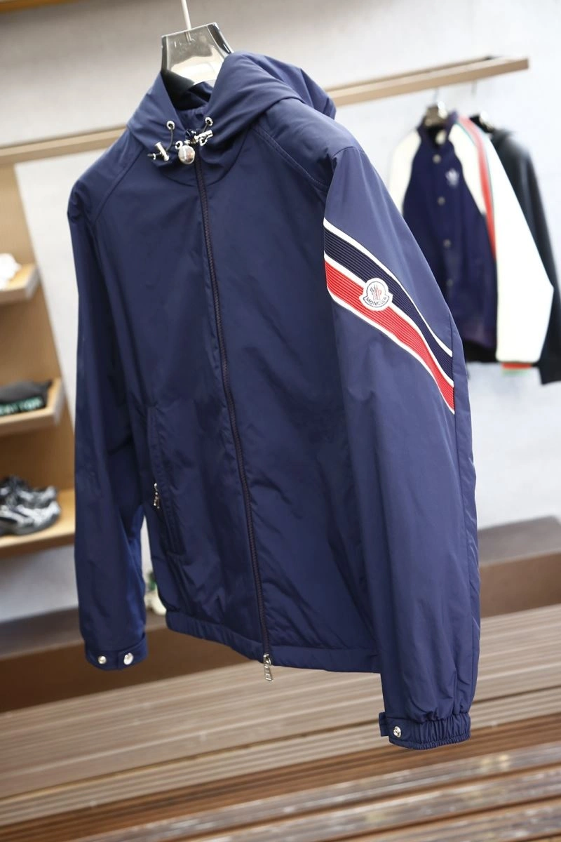 TechFriendly Moncler Outwear 141540