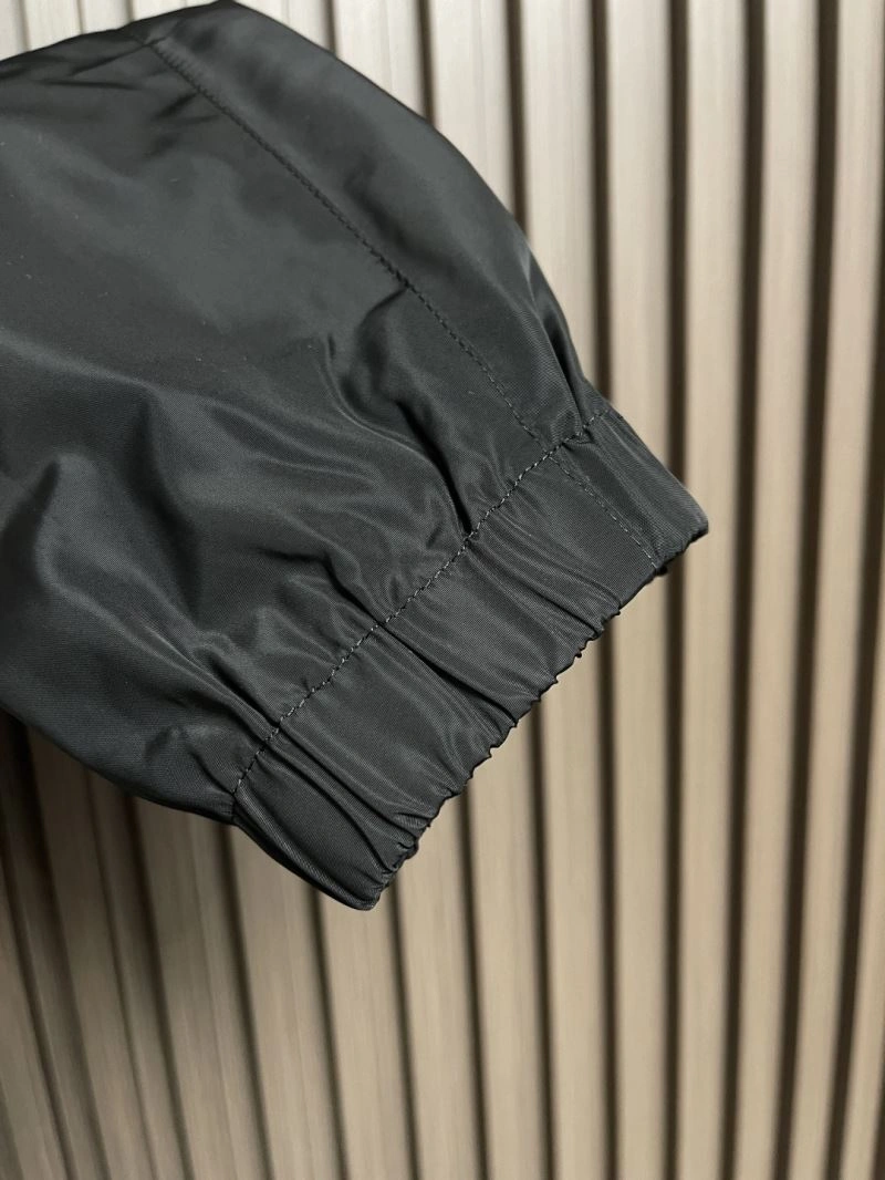 Upgraded Moncler Outwear 141536